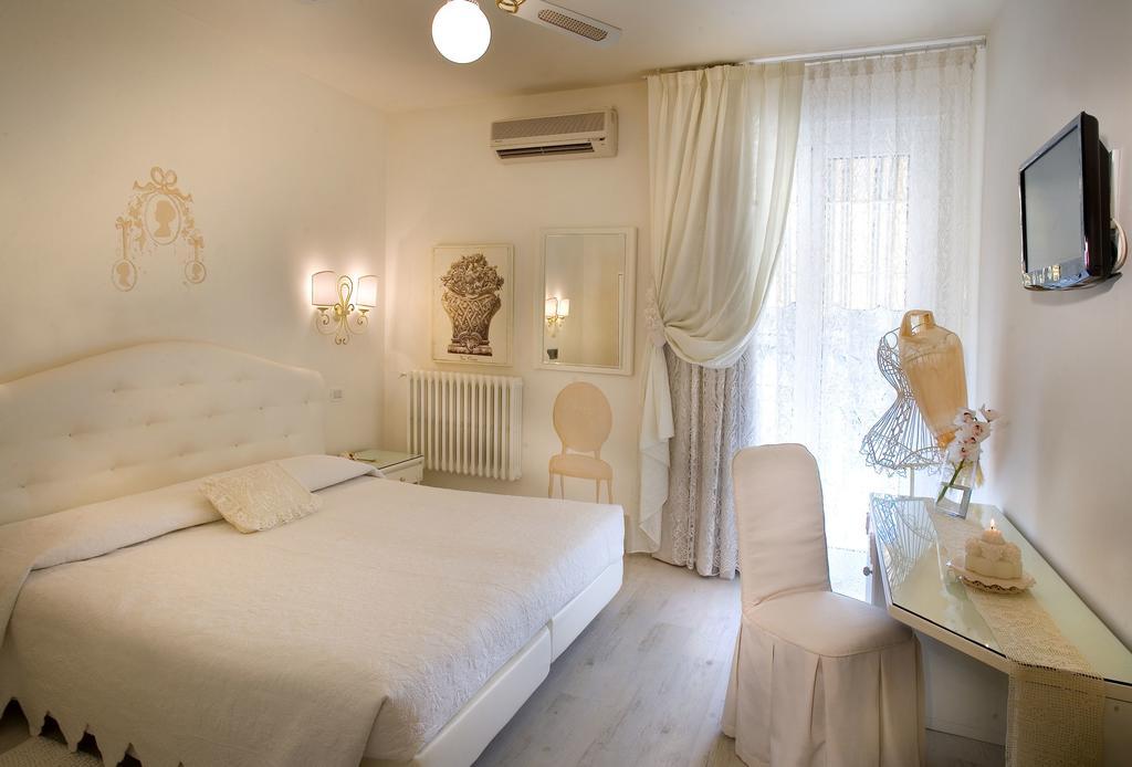 Hotel Serenella Sirmione Camera foto